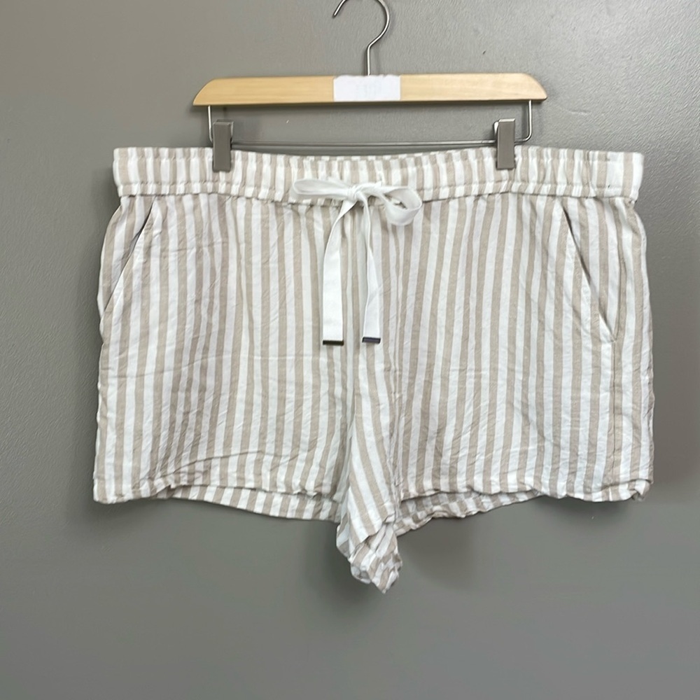 Loft women’s XXL Linen Blend Shorts tan stripes pockets